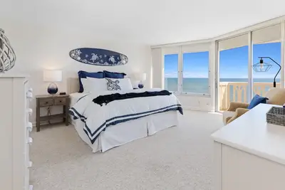 Image de Direct Beachfront Condo with Amazing Panoramic Ocean Front Views (11th floor)