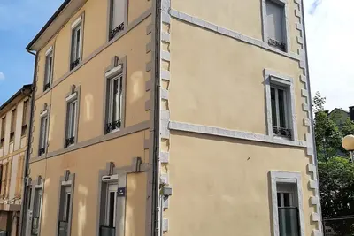 Image de Appartement F1 tout confort, en centre ville, proche des thermes.