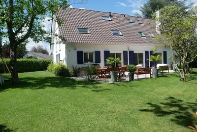 Image de Grande maison familiale avec jardin et piscine chauffée - 30 min de Paris