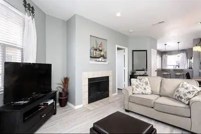 Image de Newly Renovated 2 Br Condo! One Block from the Beach and Pet Friendly!