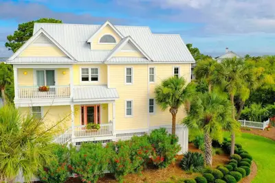 Image de Incredible Water Views and Golf Cart