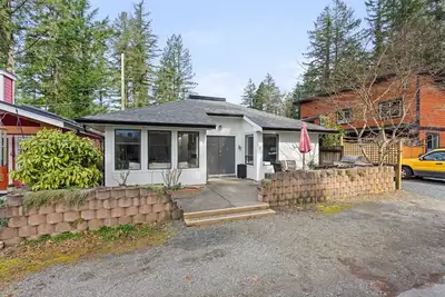 Image de Family vacation home at Cultus Lake - Pet Friendly