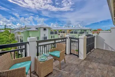 Image de **Seaport Sensation @ Old Town Villas** Condo & Pool + Last Key Services. . .