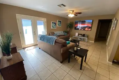 Image de Great 3 Bedroom House! 1/4 mile to Rotary Park, Boat Ramp, Beaches, etc. .
