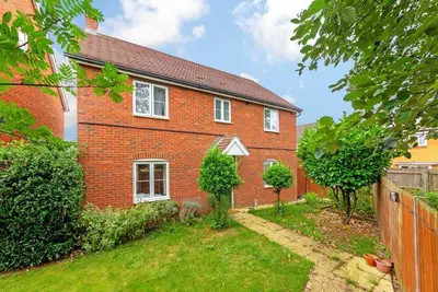 Image de Large 5br Home in Bedford Ideal for big groups