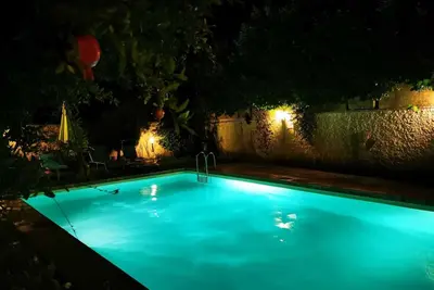 Image de Studio tout confort dans villa avec piscine