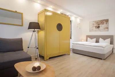 Image de Bright, modern studio for 3 people