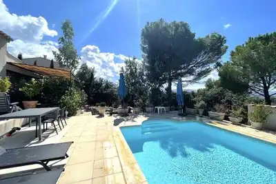 Image de Gîte les Colombes 50 m² vue Luberon, village, dans la garrigue, piscine chauffée