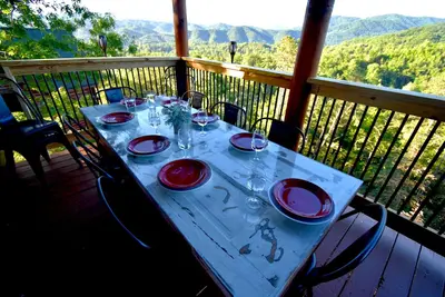 Image de Luxury Spacious Cabin-Beautifully Furnished, Comfortable Beds, Breathtaking View