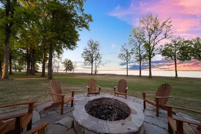 Image de Gorgeous Monkey Island Lakefront Getaway with In-Ground Swim Spa!