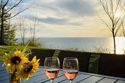 Image de 🌅Private Beach! Stunning Views! Firepit! Lake Michigan Paradise! ⛵️