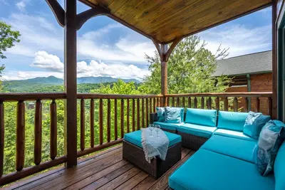 Image de Stunning Views ⭐️ Downtown Gatlinburg ⭐️ Hot Tub ⭐️ Pet Friendly ⭐️ New Listing ⭐️