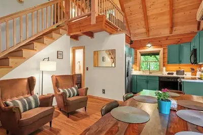 Image de Private 3 Level Timber Frame Cabin, Minutes to Boone & Valle Crucis- Sleeps 8