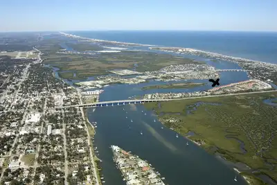 Image de Tropical Breeze Getaway! Watch the Shuttles from the Balcony! New Smyrna Beach!