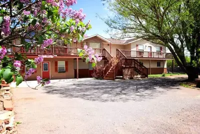 Image de #4 (Gaia) Home in the Heart of Utah- You are part of our community