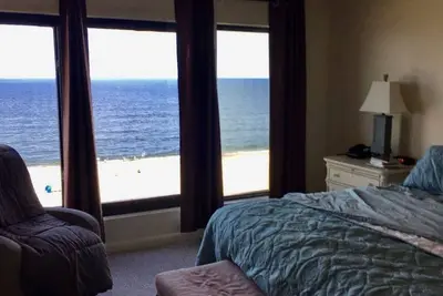 Image de Spacious Ocean Front Condo