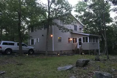 Image de Pocono home, lots of amenities, ski resorts, Bushkill falls, tree ventures.