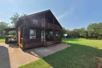 Image de Secluded Lodge on 55 acres with stock pond in Childress, Texas. Lots of wildlife