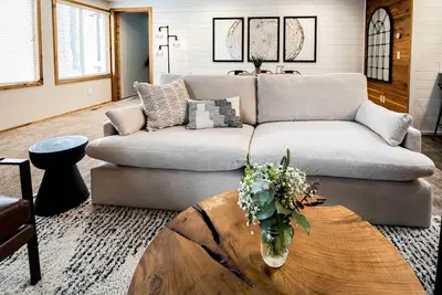 Image de Peaceful modern oasis -walking distance to Village