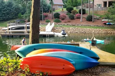 Image de New! Waterfront Lake Norman -Hot tub, dock, kayaks, paddleboards