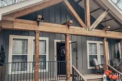 Image de Robin’s Nest Cabin- quiet cove on Lake Hamilton