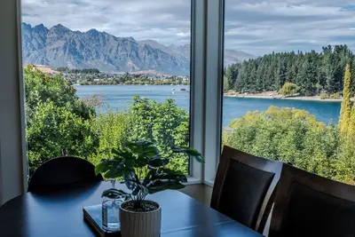 Image de Townhouse within Walking distance to town with stunning views