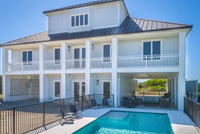 Image de Cj's Beach Front 6 Br Heated Pool Private Home