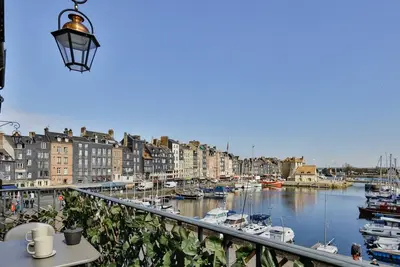 Image de Le Balcon du Port • Vue imprenable & charme unique à Honfleur
