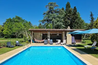 Beautiful 3 bedroom barn in large private gardens, with heated swimming pool