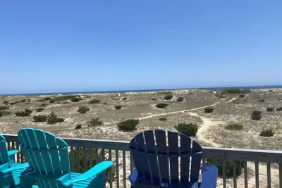 Image de Ocean Front, with hot-tub, featuring Two primary suites with sliders to deck!