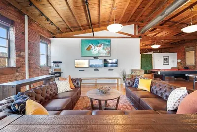 Image de 4k sqft Loft | Gym | Pool Table | Ping Pong