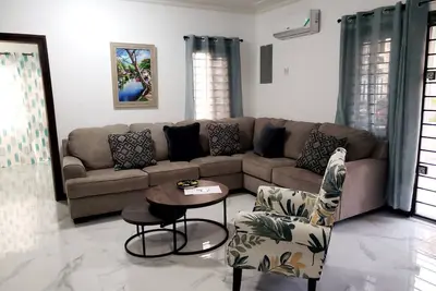 Image de 3 Bedroom | 3. 5 bathroom with Pool & Mini Gym. Central and quiet
