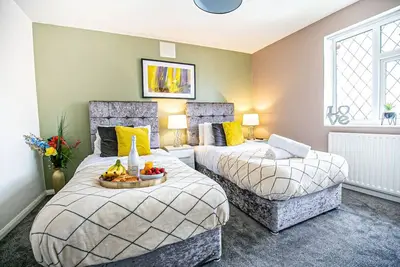 Image de 🌟Central House w/ Free Parking, SmartTV & Netflix🌟