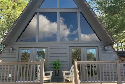 Image de Vintage A-Frame at the Beach, with boat trailer parking & boat ramp privileges.