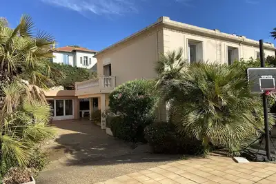 Image de Villa de 200 m² en plein centre-ville d'Antibes, grand parking et jardin