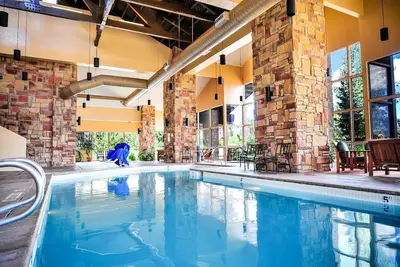Image de ✦Mountain Retreat✦Hot Tub✦Skiing and Snowboarding✦