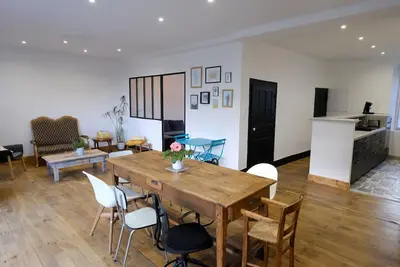 Image de Gîte meublé \"La Maison d'à côté\" avec piscine sur terrain de 2500m²