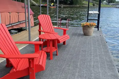 Image de Lakefront private home with dock and gorgeous view.
