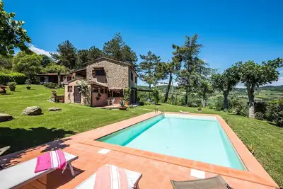 Belle maison à Capolona avec WiFi