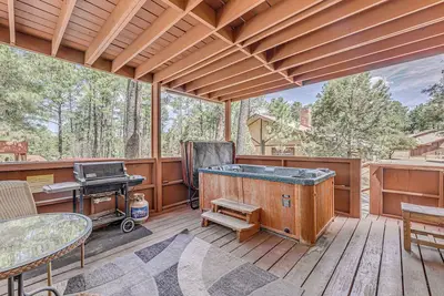 Image de Condo w/ Hot Tub ~ 4 Miles to Ruidoso Winter Park!