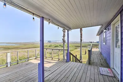 Image de 4 Blocks to Ocean: Water-View Surfside Beach Home!