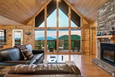 Image de Panoramic View w/ Hot Tub + Pool Table for Couples