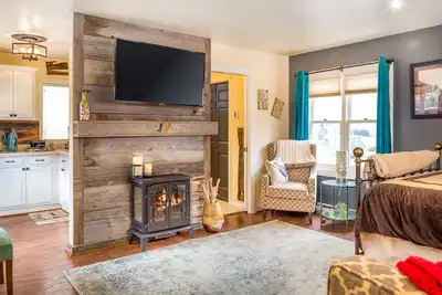 Image de Dog-friendly studio a short walk to the gondola, shops, restaurants