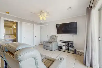 Image de Family-Friendly Condo with Shared Pool, WiFi, Private Washer/Dryer, & Central Ac