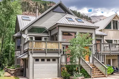 Image de Tomboy townhome with yard, kitchen, fireplace & deck - walk to lifts/gondola