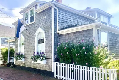 Image de Newly Renovated in the Heart of Downtown!