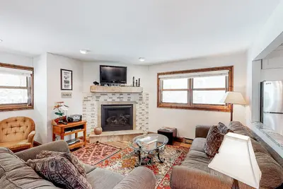 Image de Modern, dog-friendly house with fireplace, grill & washer/dryer