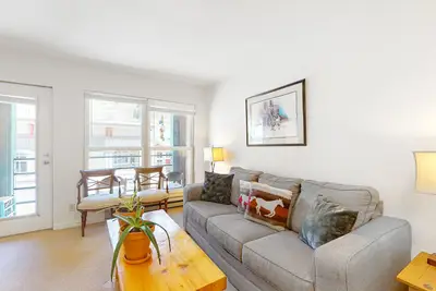 Image de Downtown condo steps from Main St. dining & gondola with great mountain view
