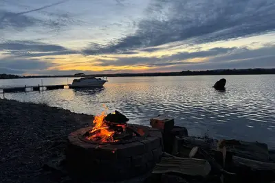 Image de Vacation in 🇨🇦 Canada 🇨🇦: Pet Friendly All-Season Getaway by the Ottawa River