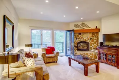Image de Amazing Setting on Mtn-100 yds to Trails-Heated Pool-Hot Tub-Grill-Decks-W/D in Unit-Views-Updated